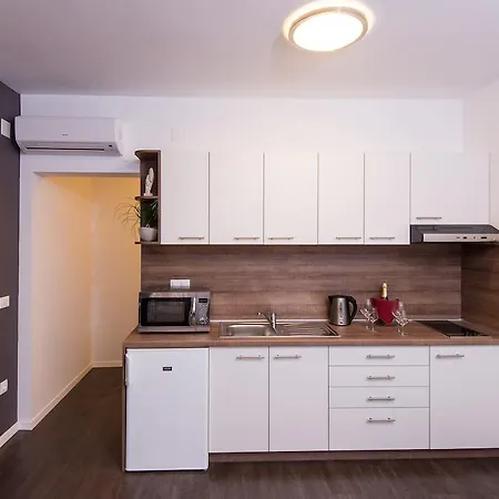 City Lani Apartman *